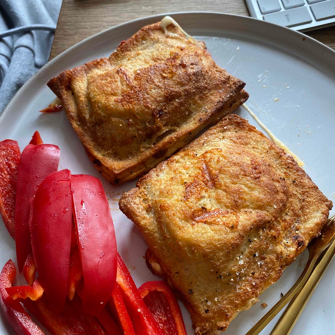 Air fryer pizza pockets