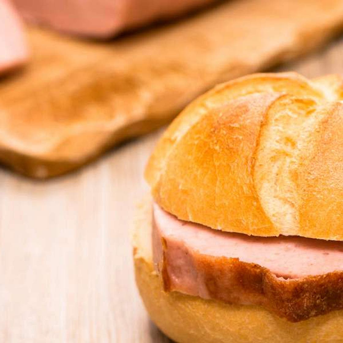 HVP - Leberkas im Brötchen 