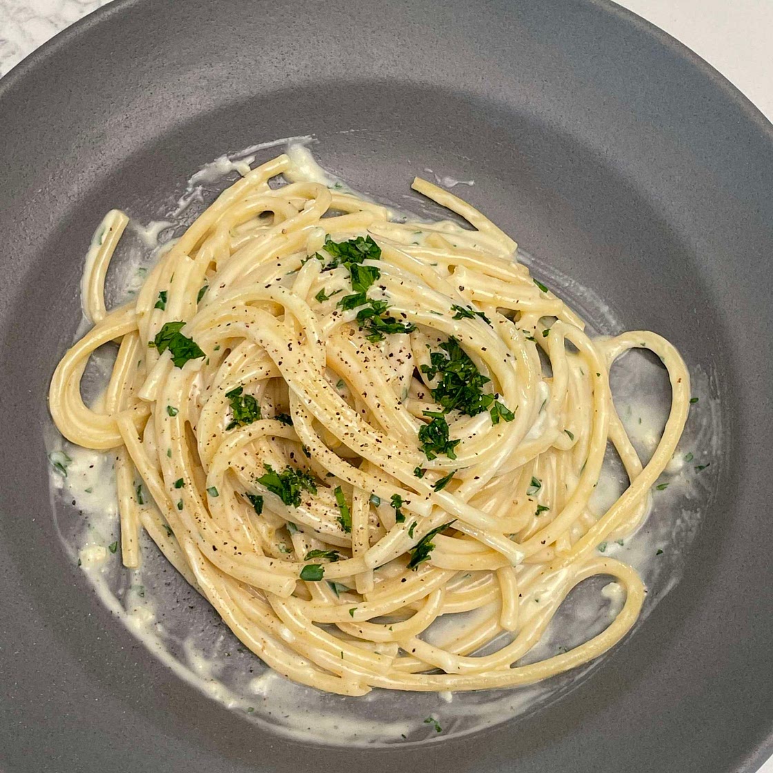 15 Minute Parmesan Garlic Cream Sauce