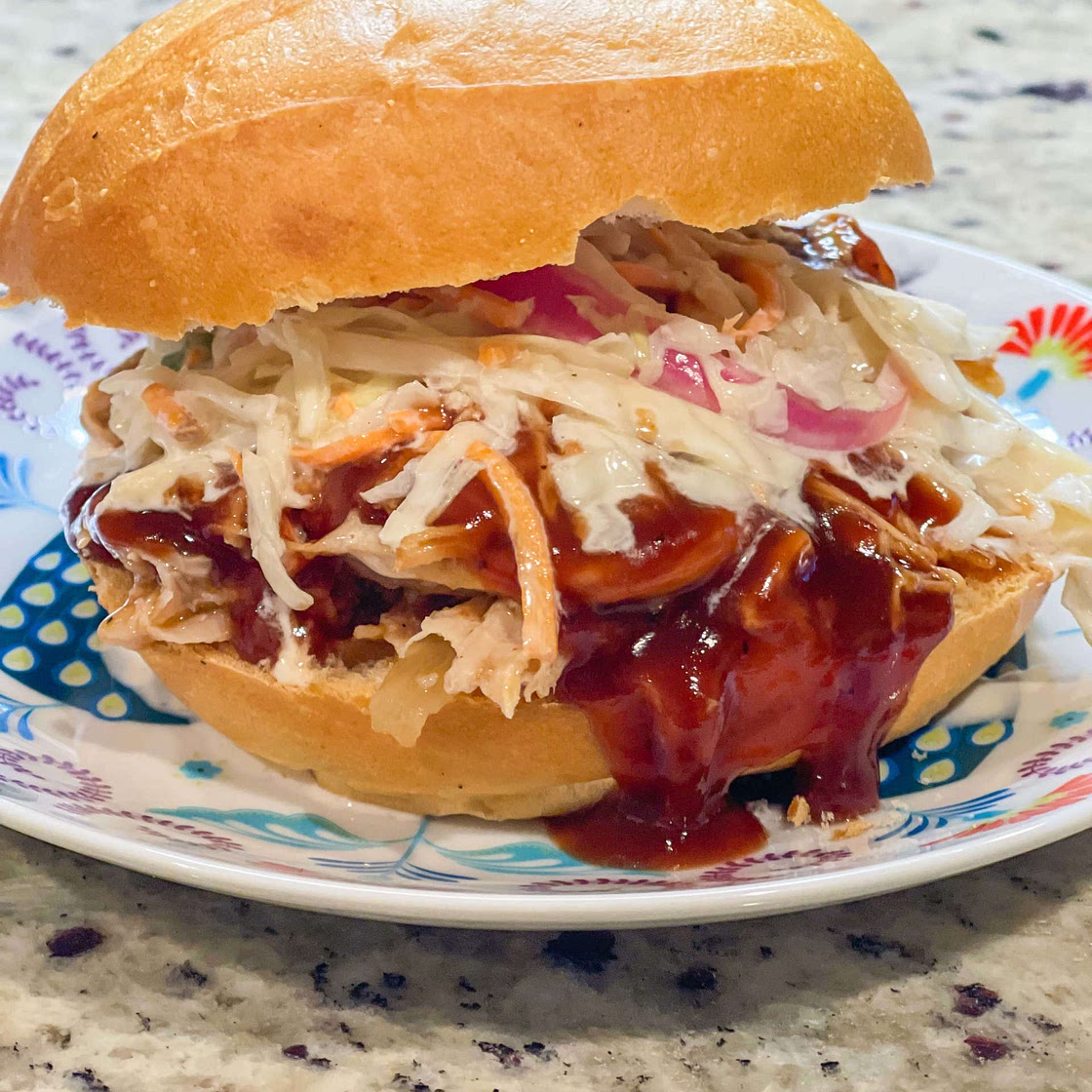 Slow cooker pulled pork sandwiches 