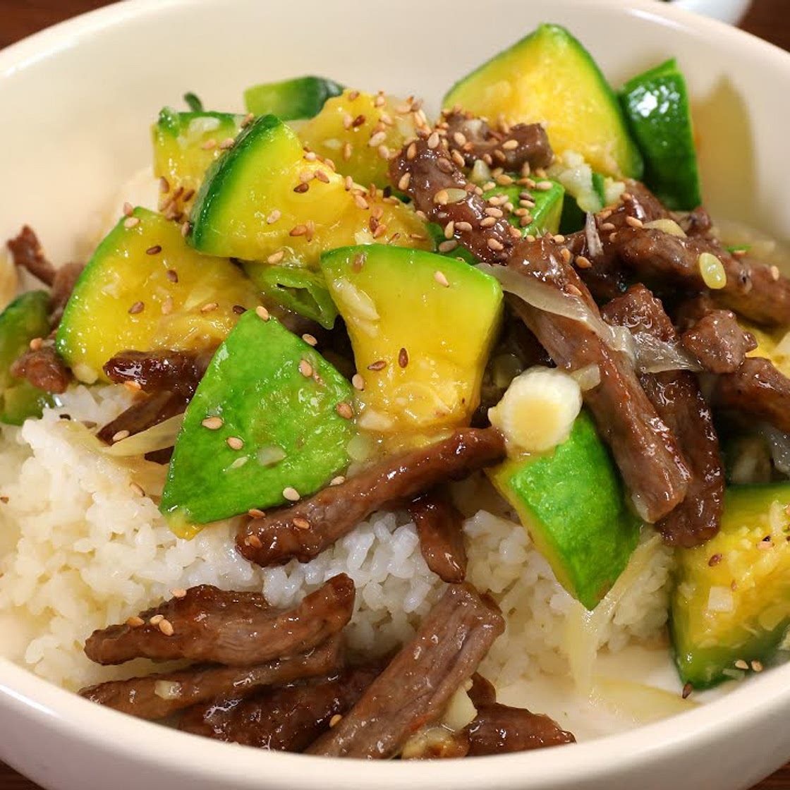 Squash and beef over rice (Hobak-sogogi-deopbap: 호박소고기덮밥)