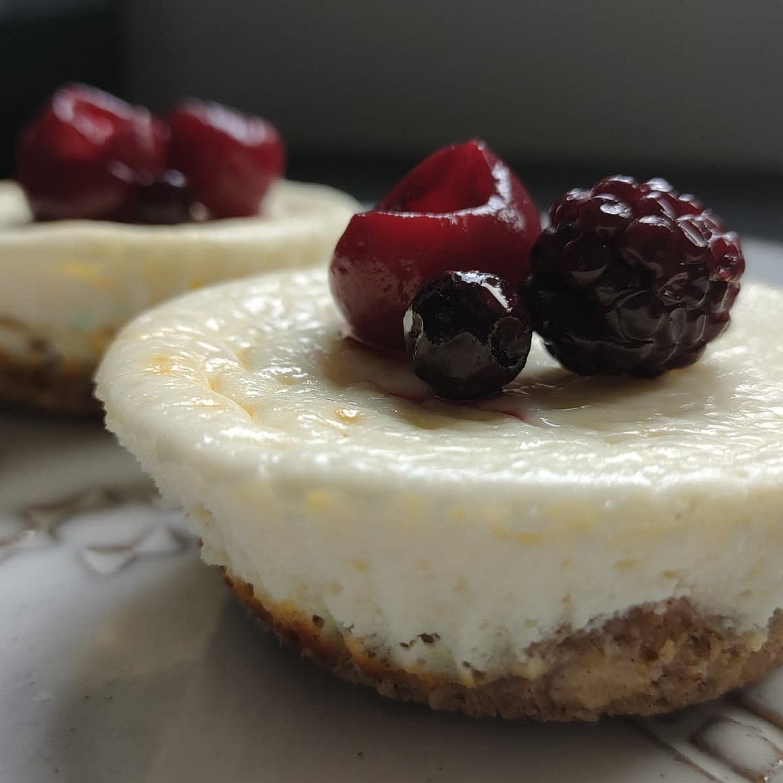 Greek Yogurt Skinny Cheesecake Bites
