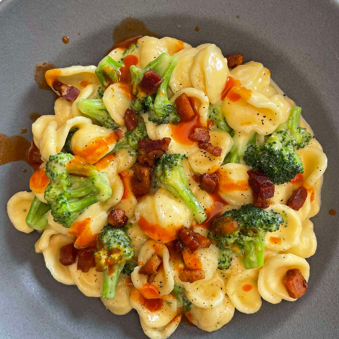 Broccoli Cheddar Pasta Sauce with Bacon