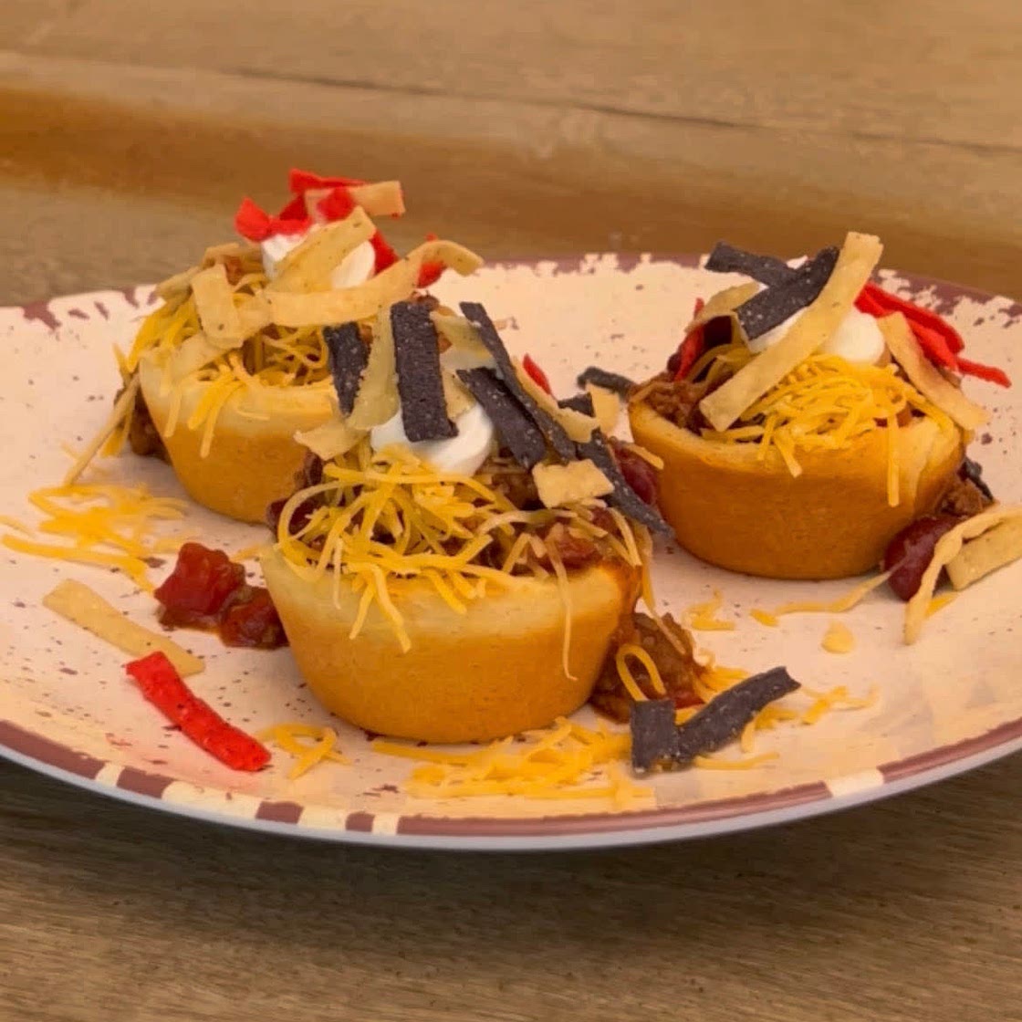 Chili in corn bread cups