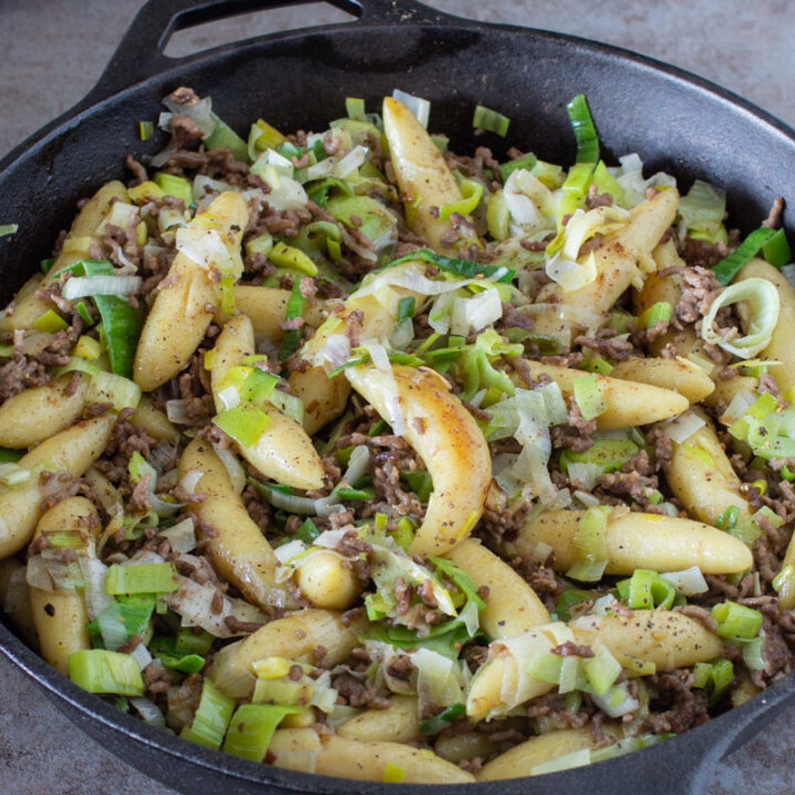 Schupfnudelpfanne mit Hack und Lauch