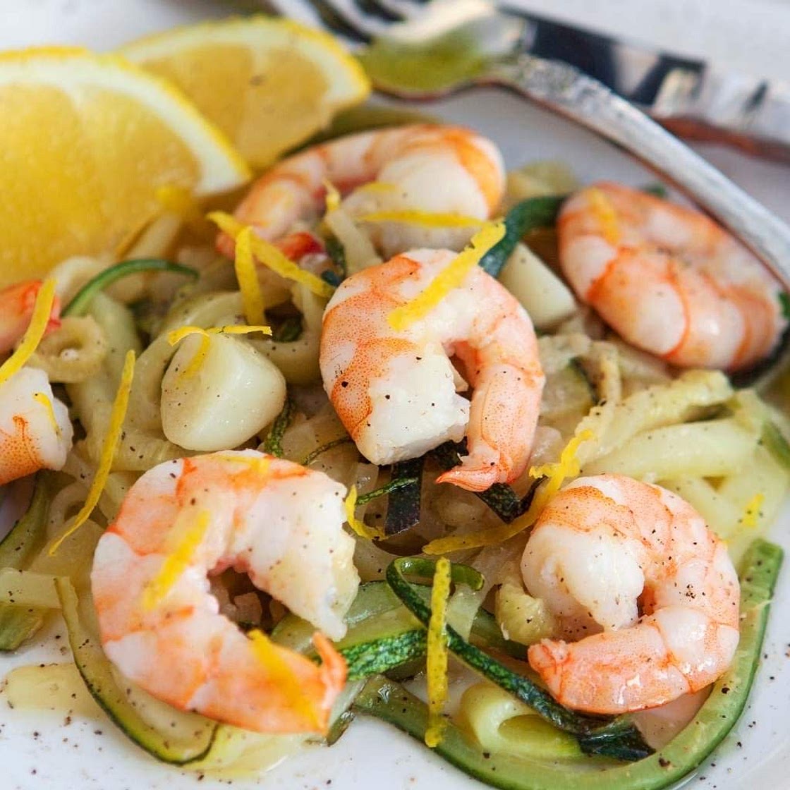 GARLIC SHRIMP WITH ZUCCHINI NOODLES