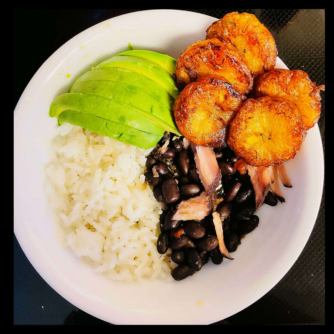 Plátanos Maduros Fritos (Easy Fried Sweet Plantains)