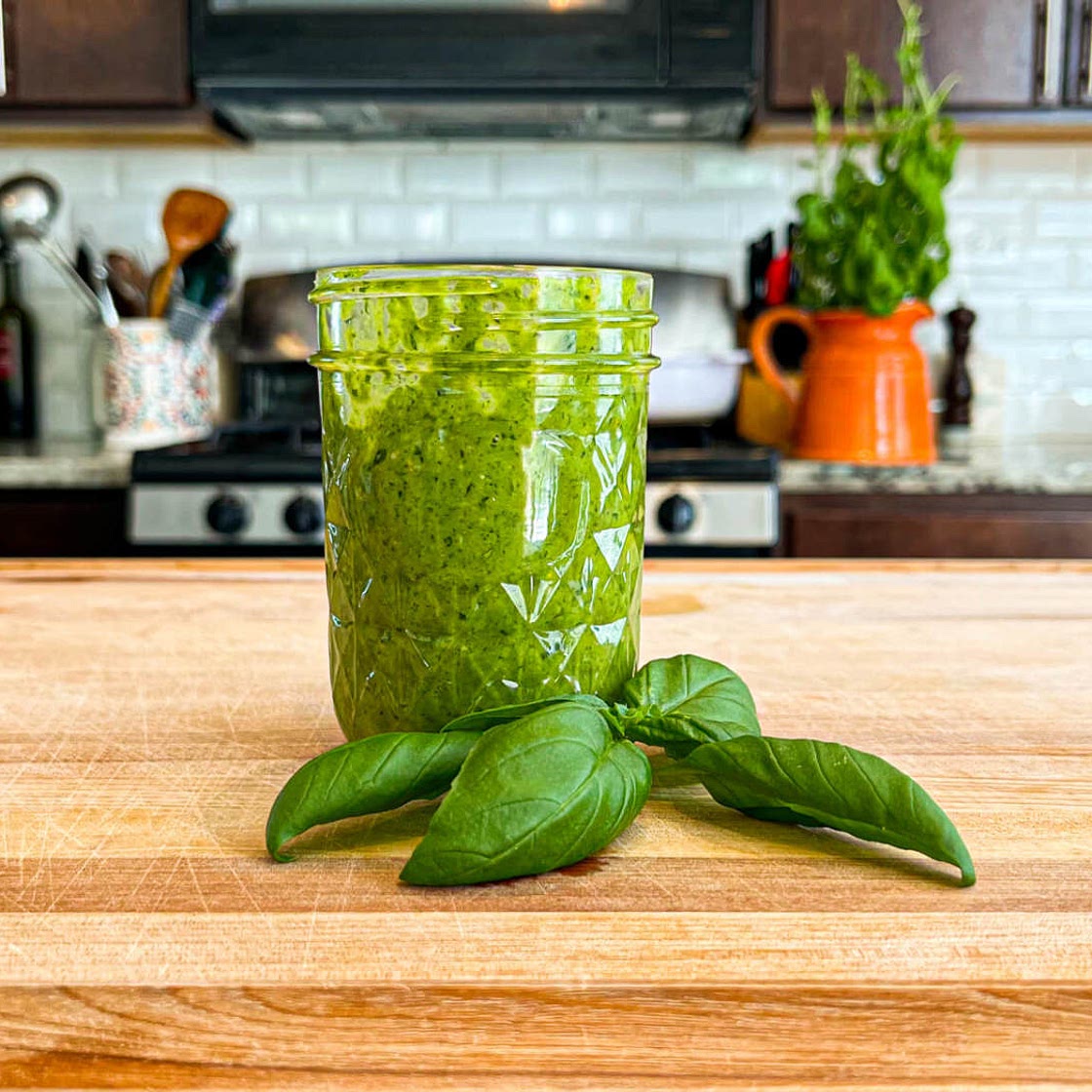 Bottom-friendly Pesto