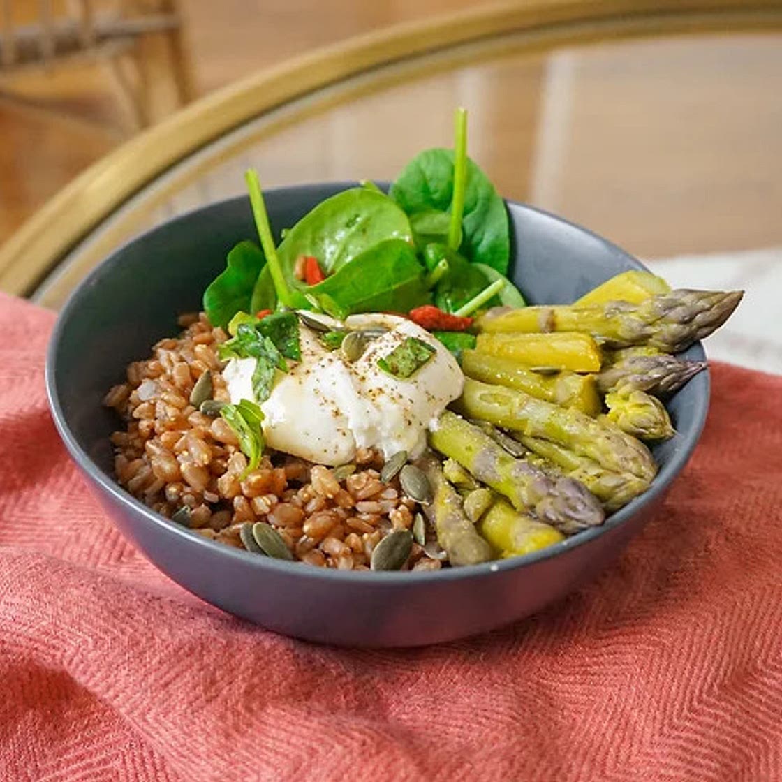 Bowl   épeautre asperges et noisettes