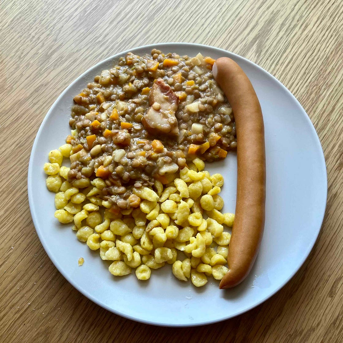 Linsen mit Spätzle und Wienerle