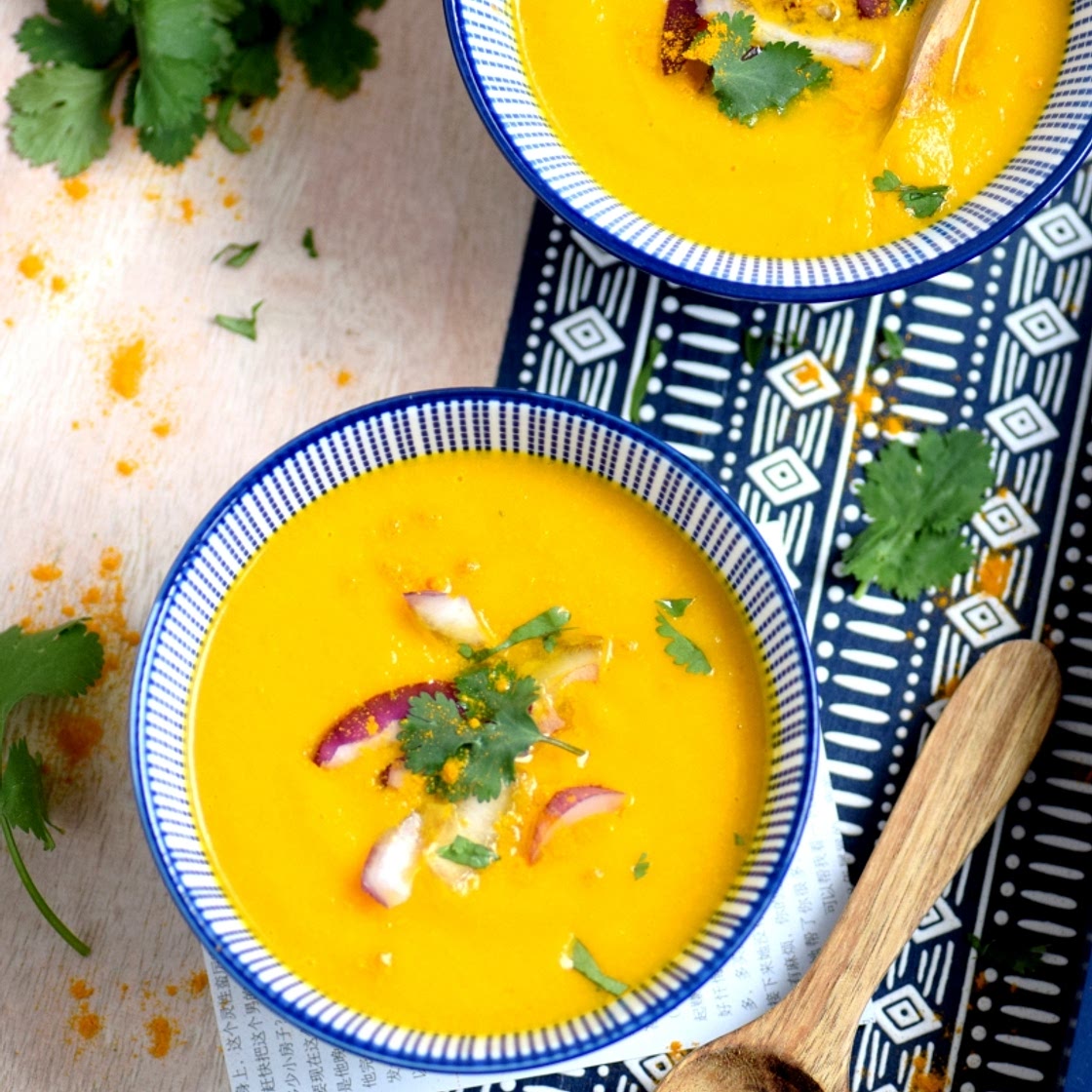 Soupe de carottes au lait de coco, curcuma et coriandre