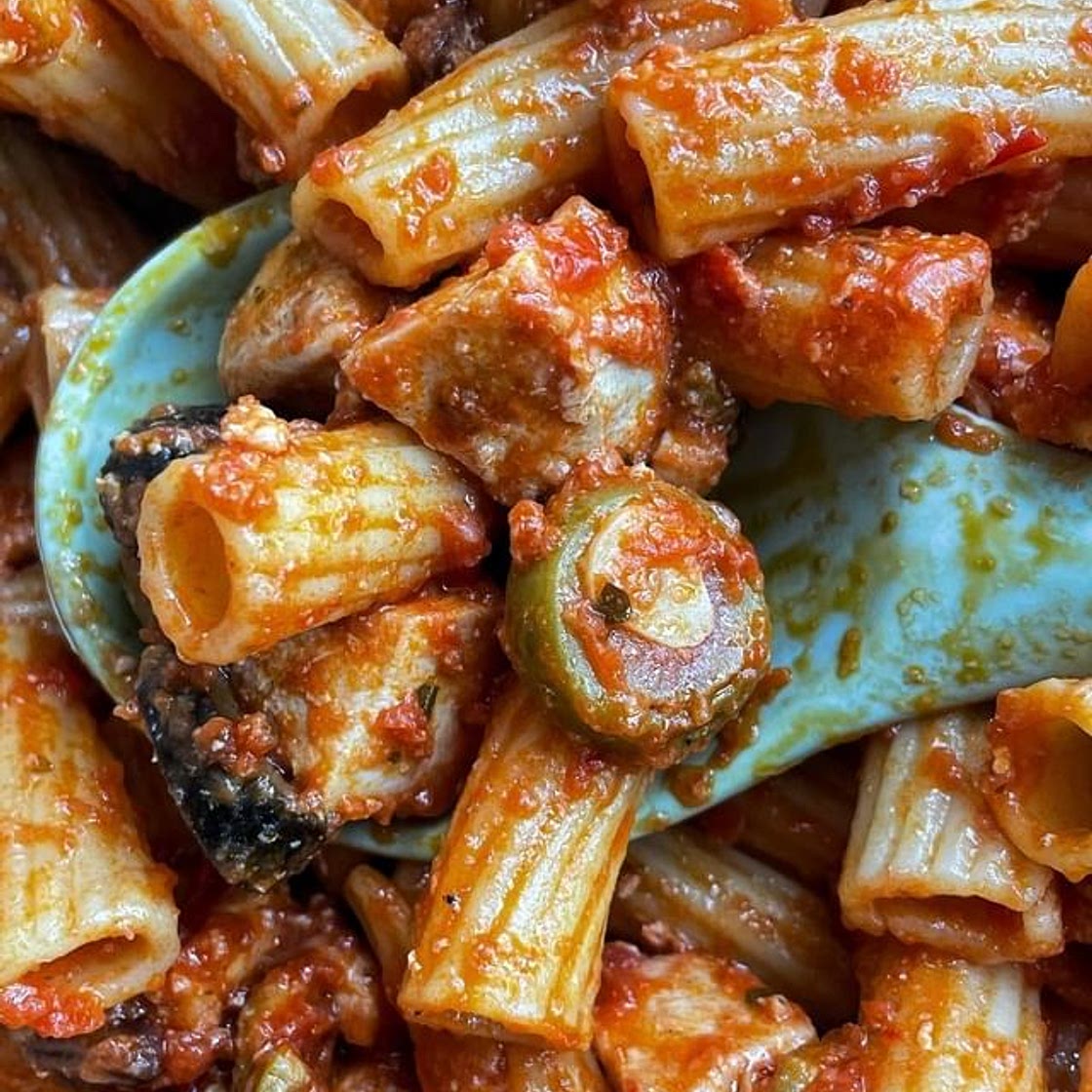 Chicken puttanesca pasta