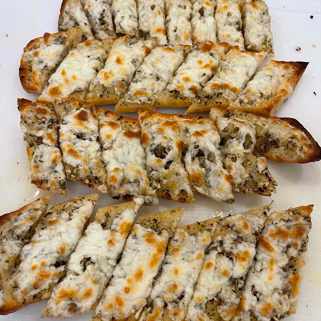 Garlic & Herb Cheese Bread!🧄🥖