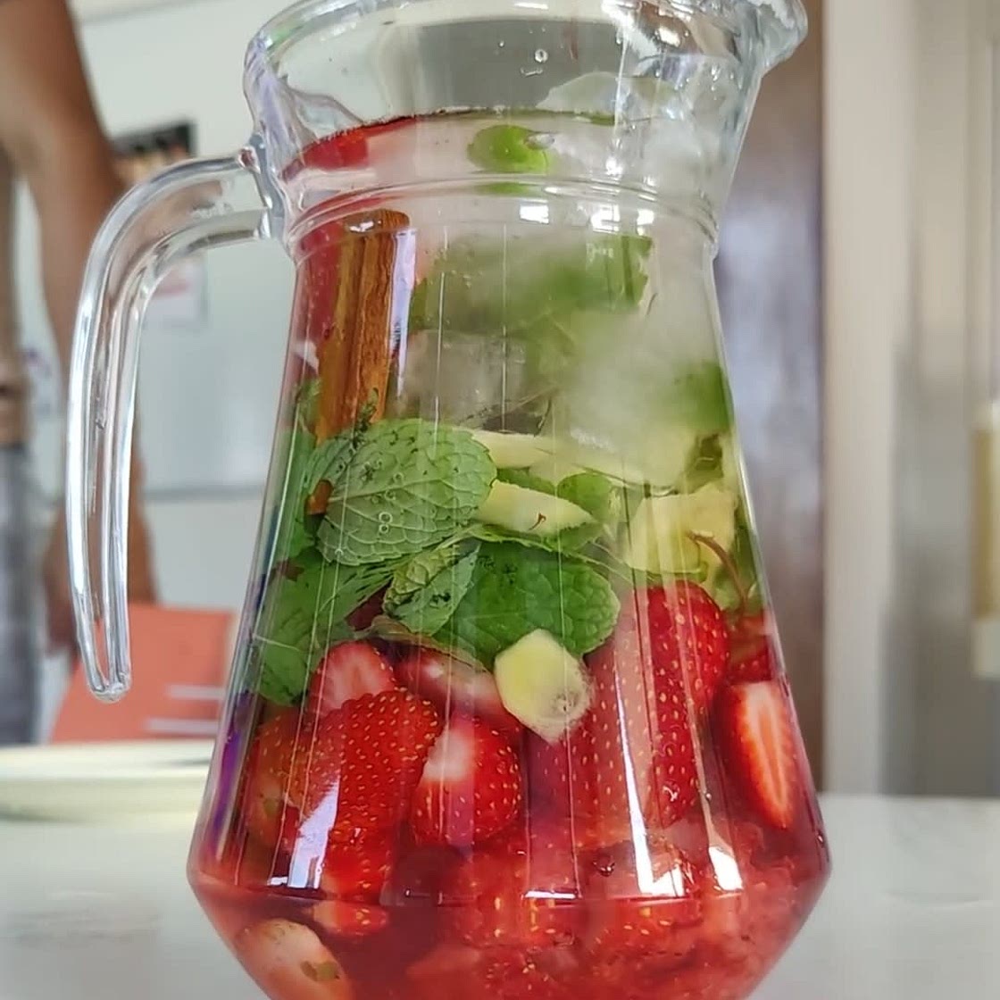 Eau aromatisée fraises gingembre (sans sucre)