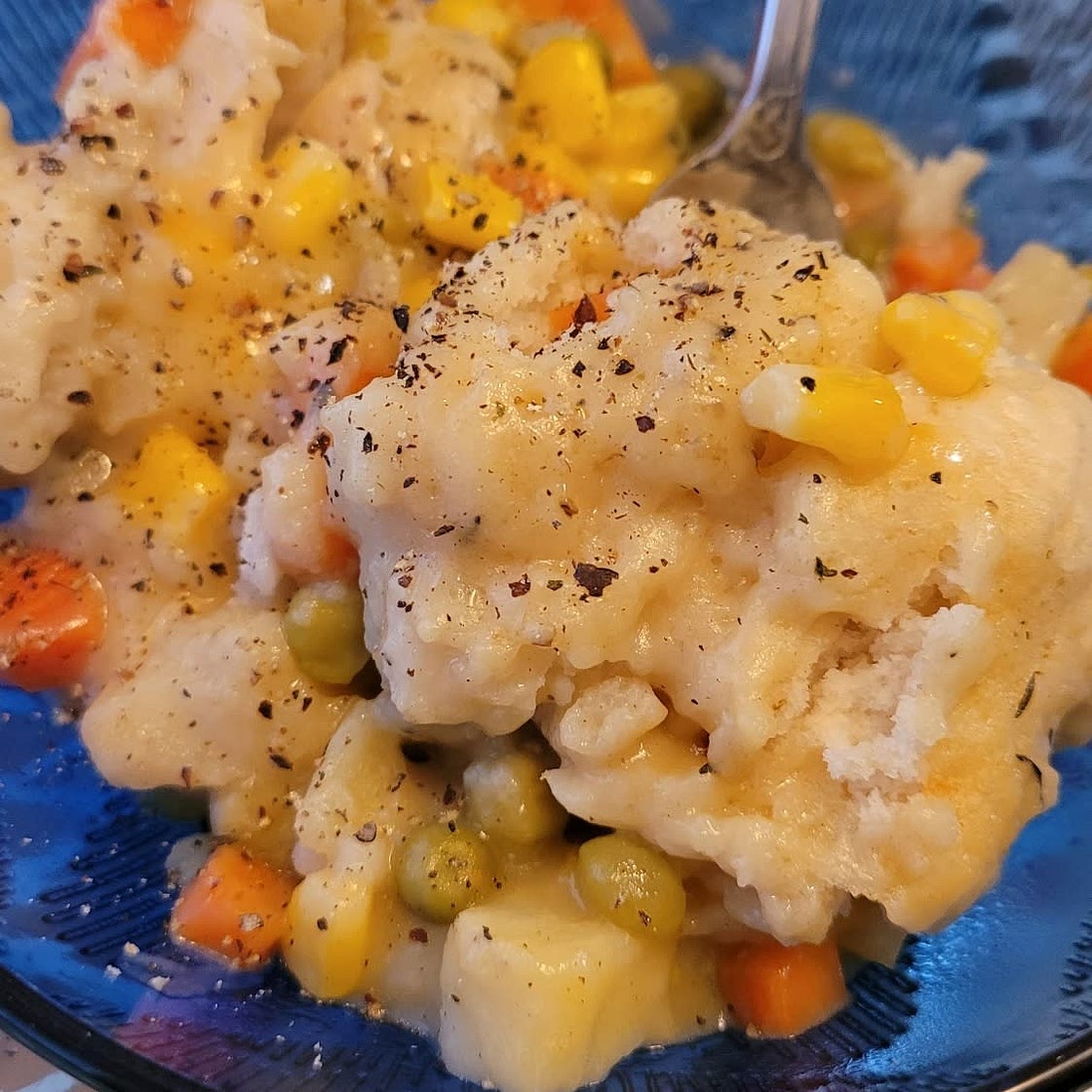 Easy Cheesy Chicken and Biscuit Casserole