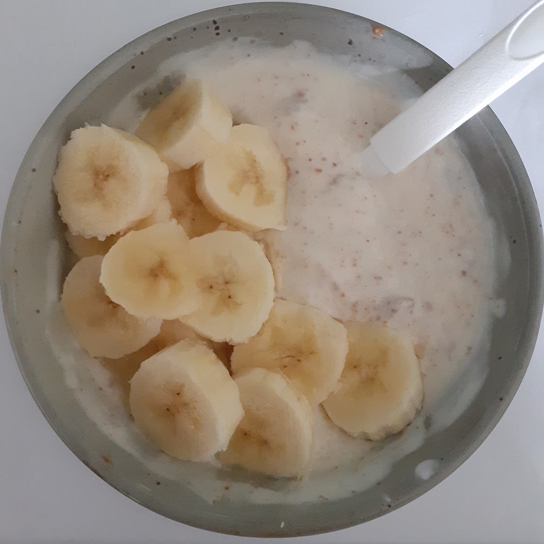 Yogert with banana and peanutbutter