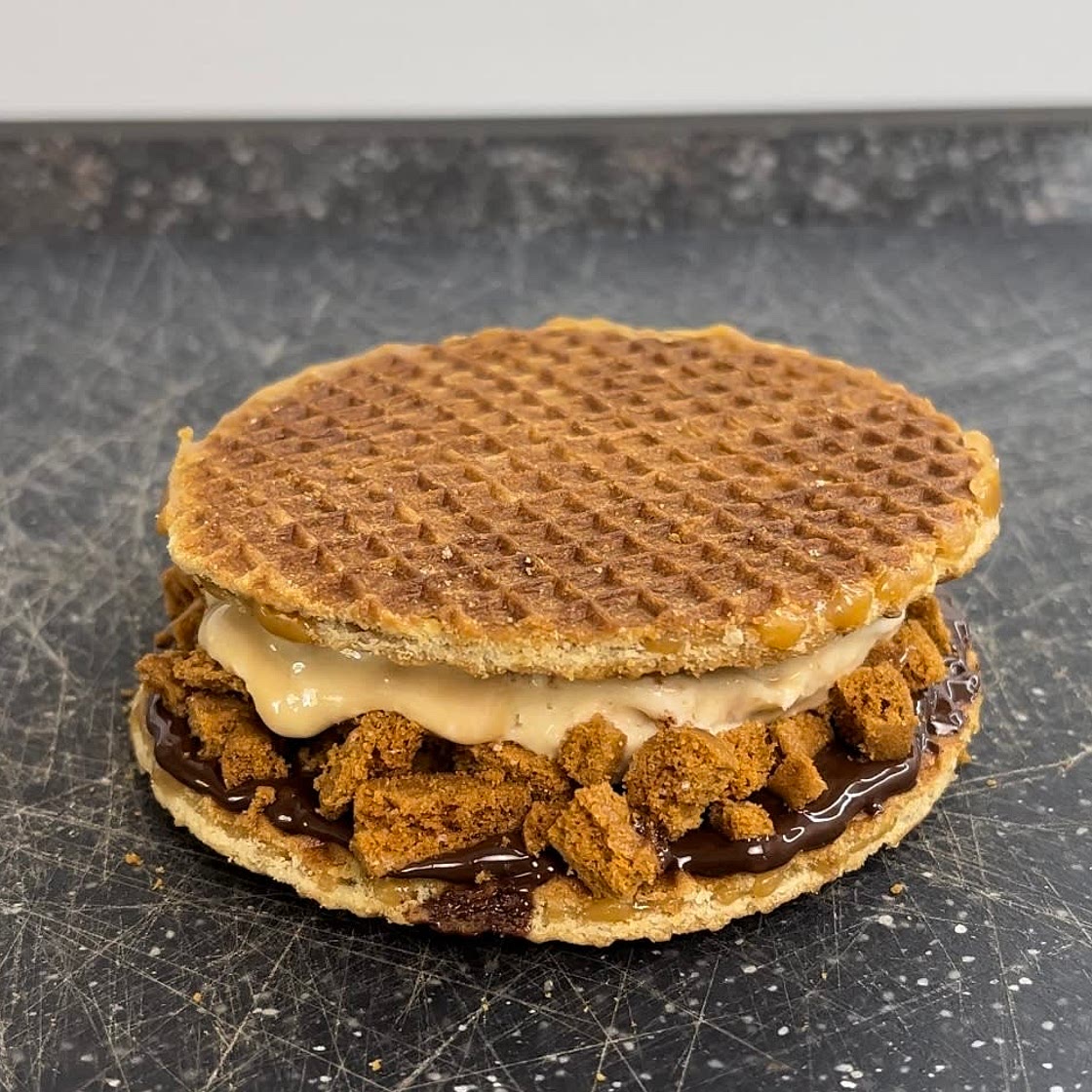Stroopwafel lotus biscoff sandwich