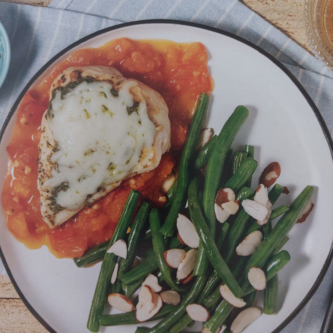 Pesto Chicken and Fresh Tomato Sauce with Balsalmic Green Beans