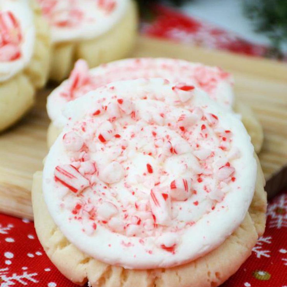 Crumbl 🙀 Candy Cane Cookies