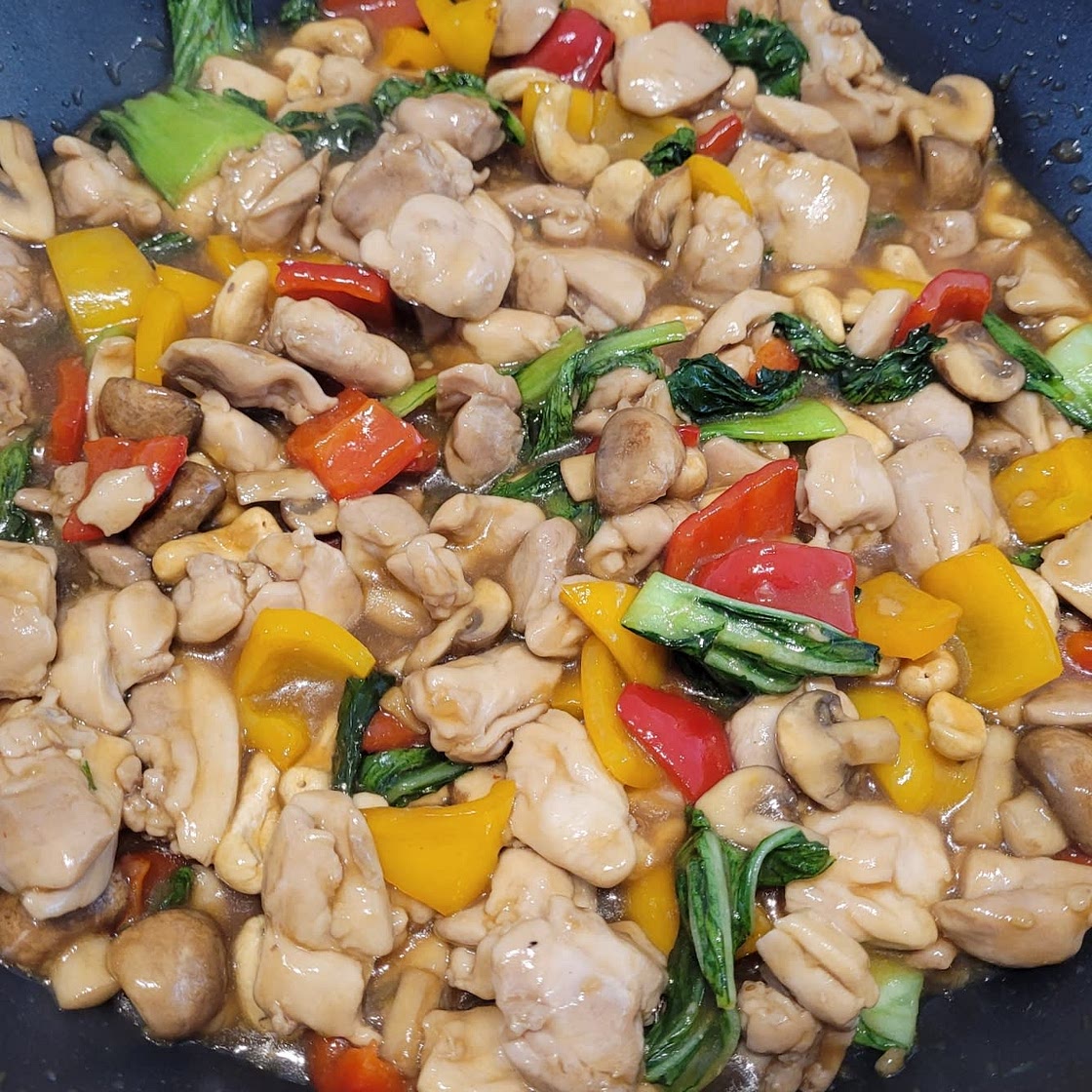 Chicken, Bell Pepper & Cashew Stir-Fry over Rice