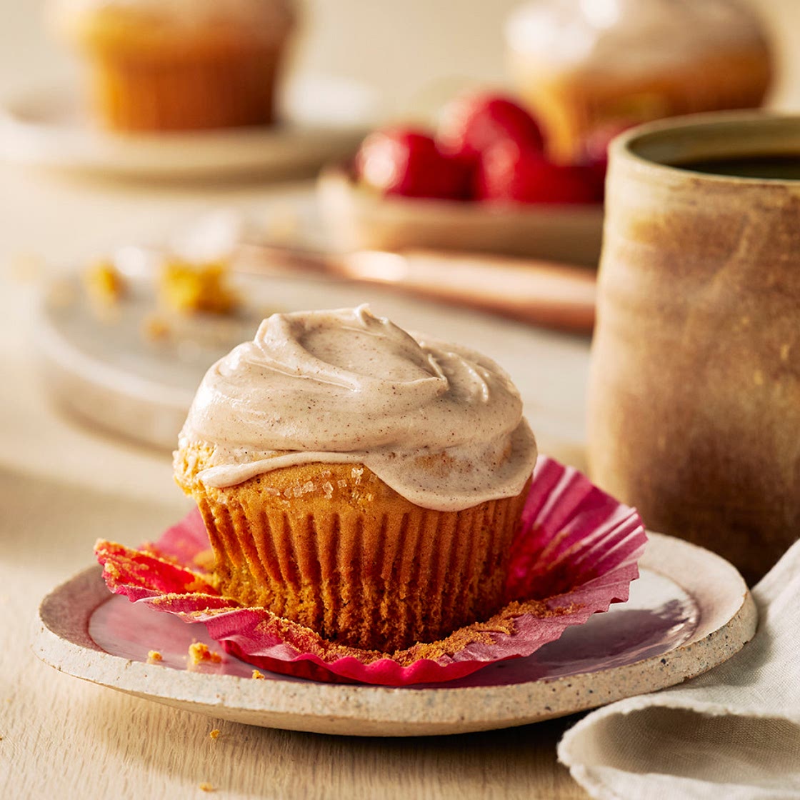 Pumpkin Spice Muffins with Maple Cream Cheese Spread