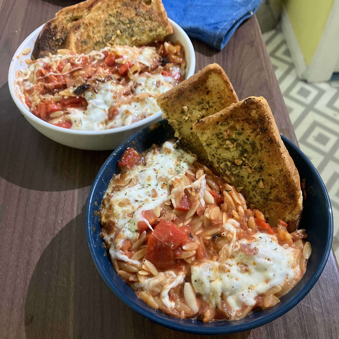 Baked tomato & mozzarella orzo