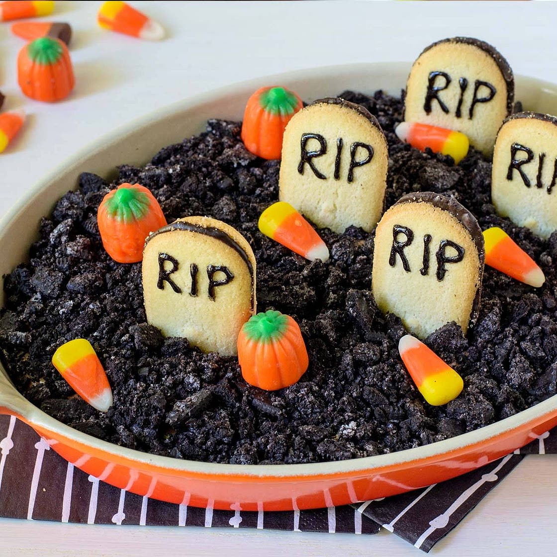Graveyard Chocolate Cheesecake Dip