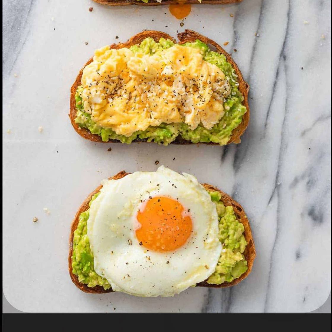 Avocado egg toast 400k