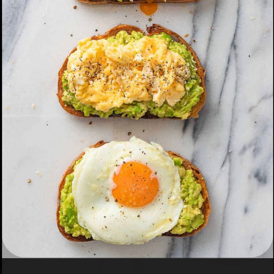 Avocado egg toast 400k
