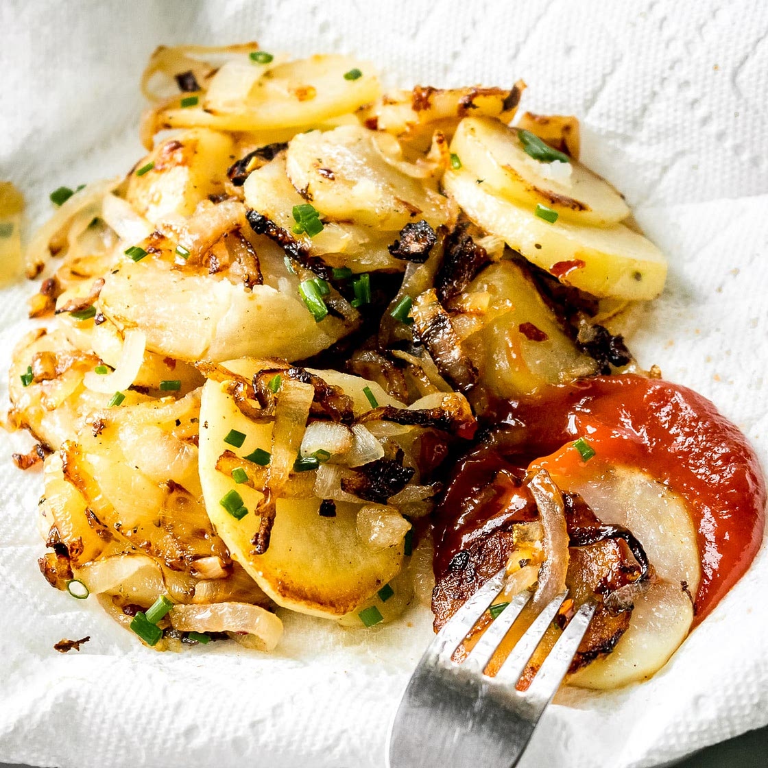 Fried Potatoes and Onions - Easy Southern Fried Potatoes and Onions Recipe