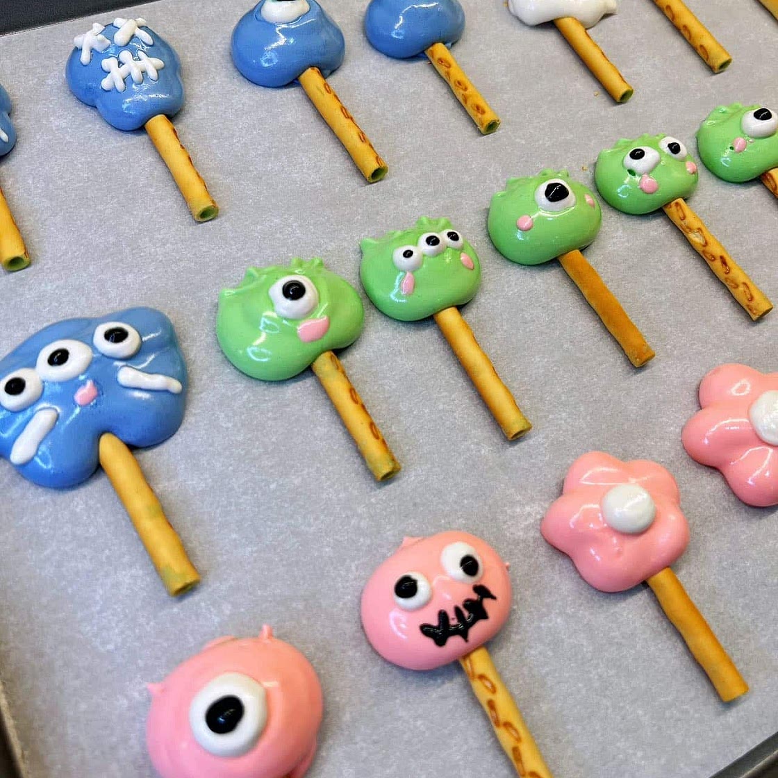 Meringue Cookies - Cute & Easy Halloween Candy Recipe