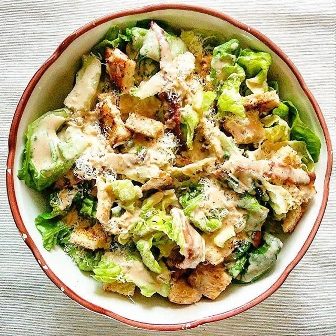Ensalada pechuguita y queso fresco