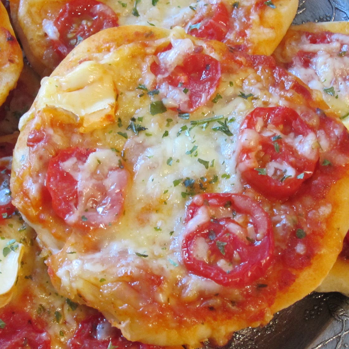 Schnelle softe Mini-Pizza aus Quark-Öl-Teig