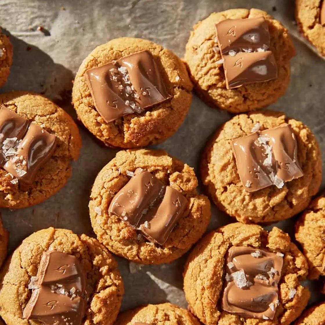 4-Ingredient Peanut Butter Chocolate Cookies