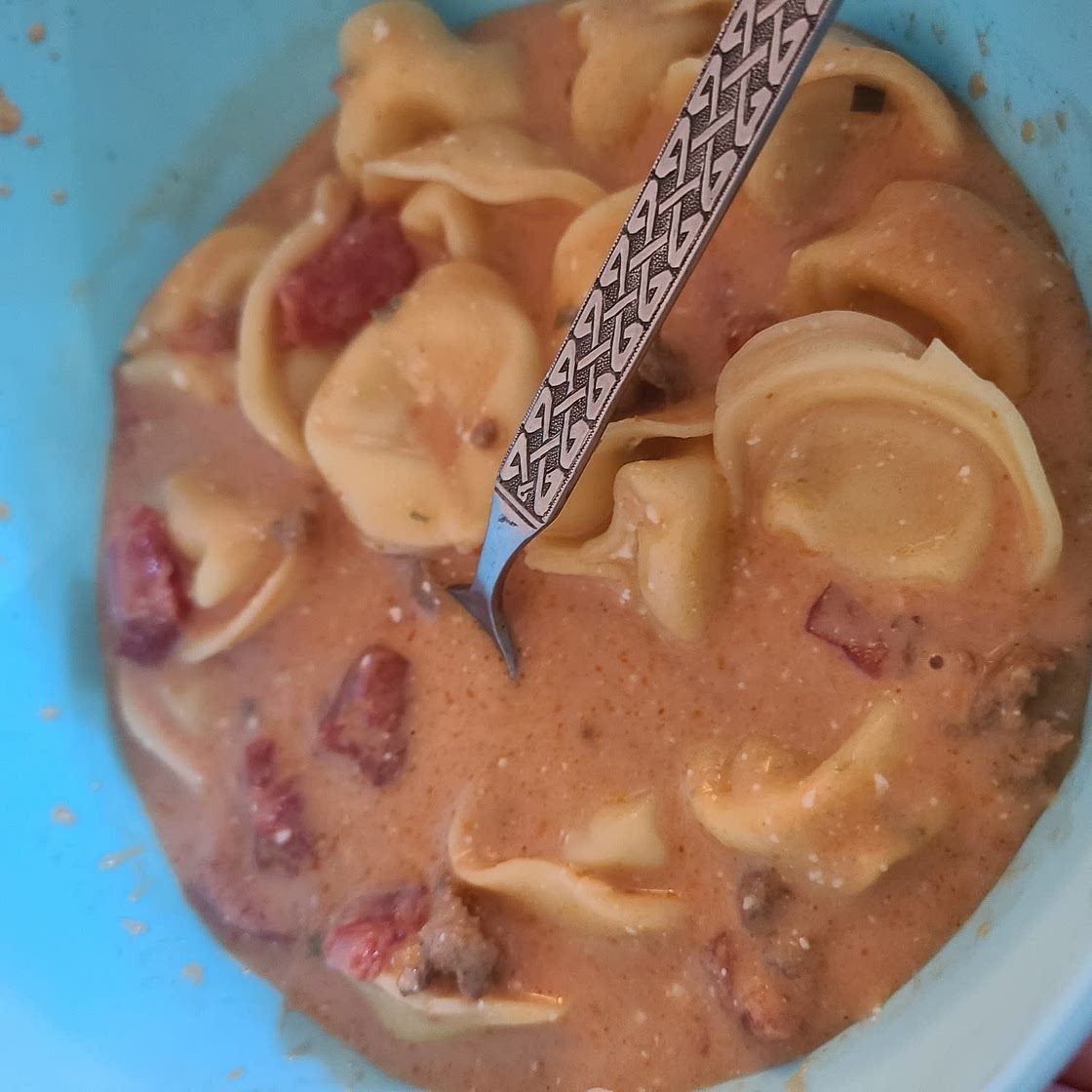 Slow Cooker Tomato Tortellini Soup