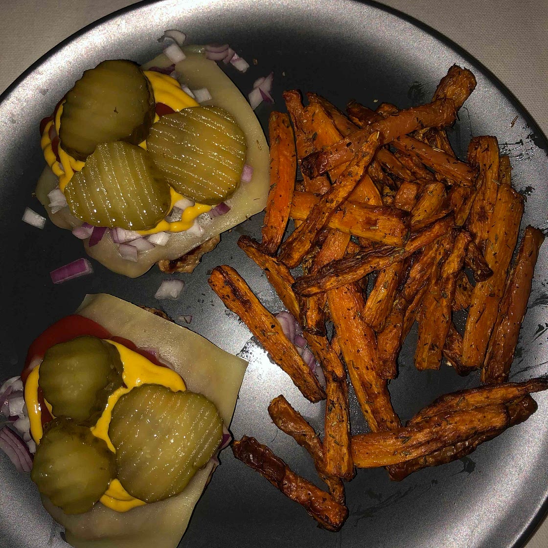 Bunless turkey burgers with carrot fries 