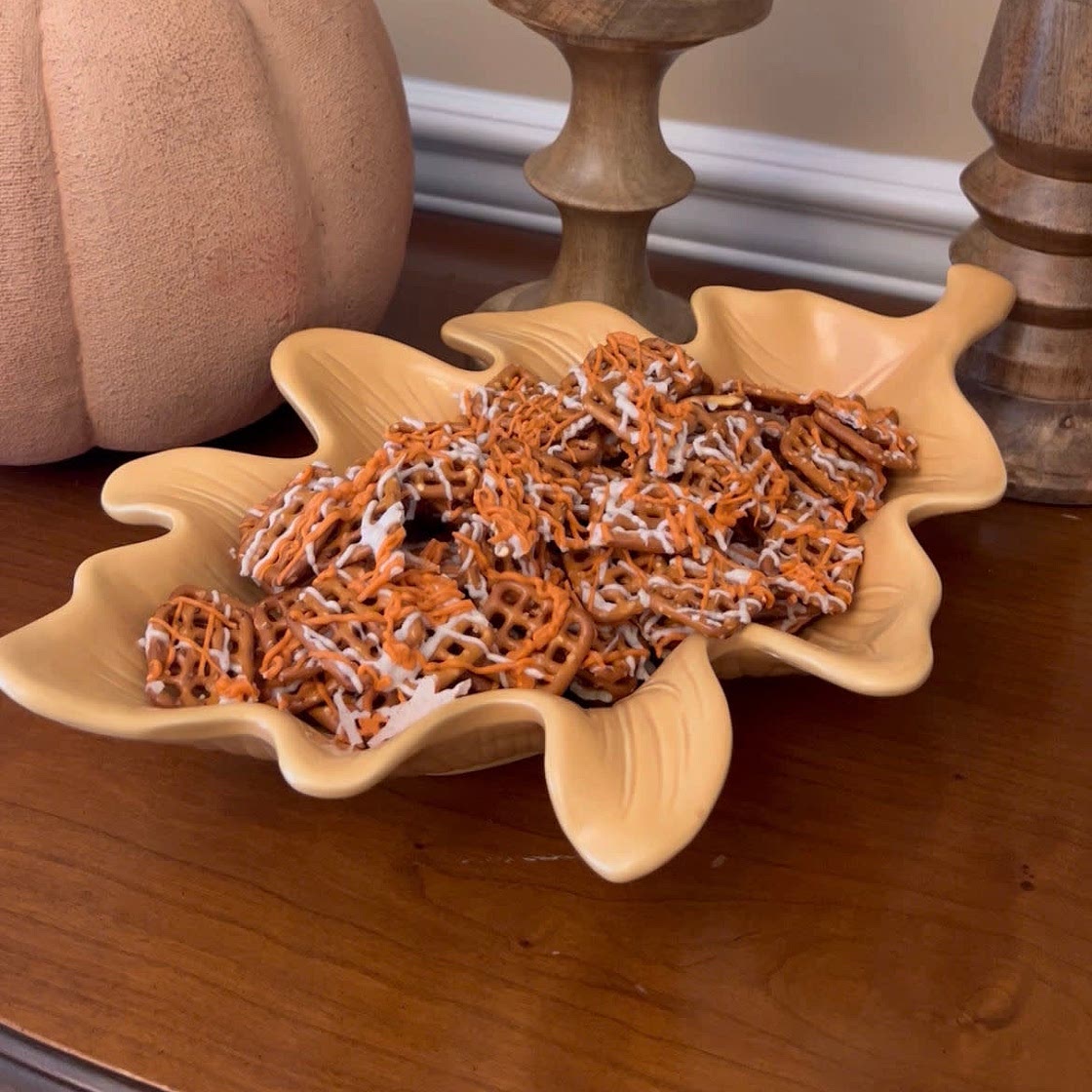 Pumpkin spice chocolate pretzels