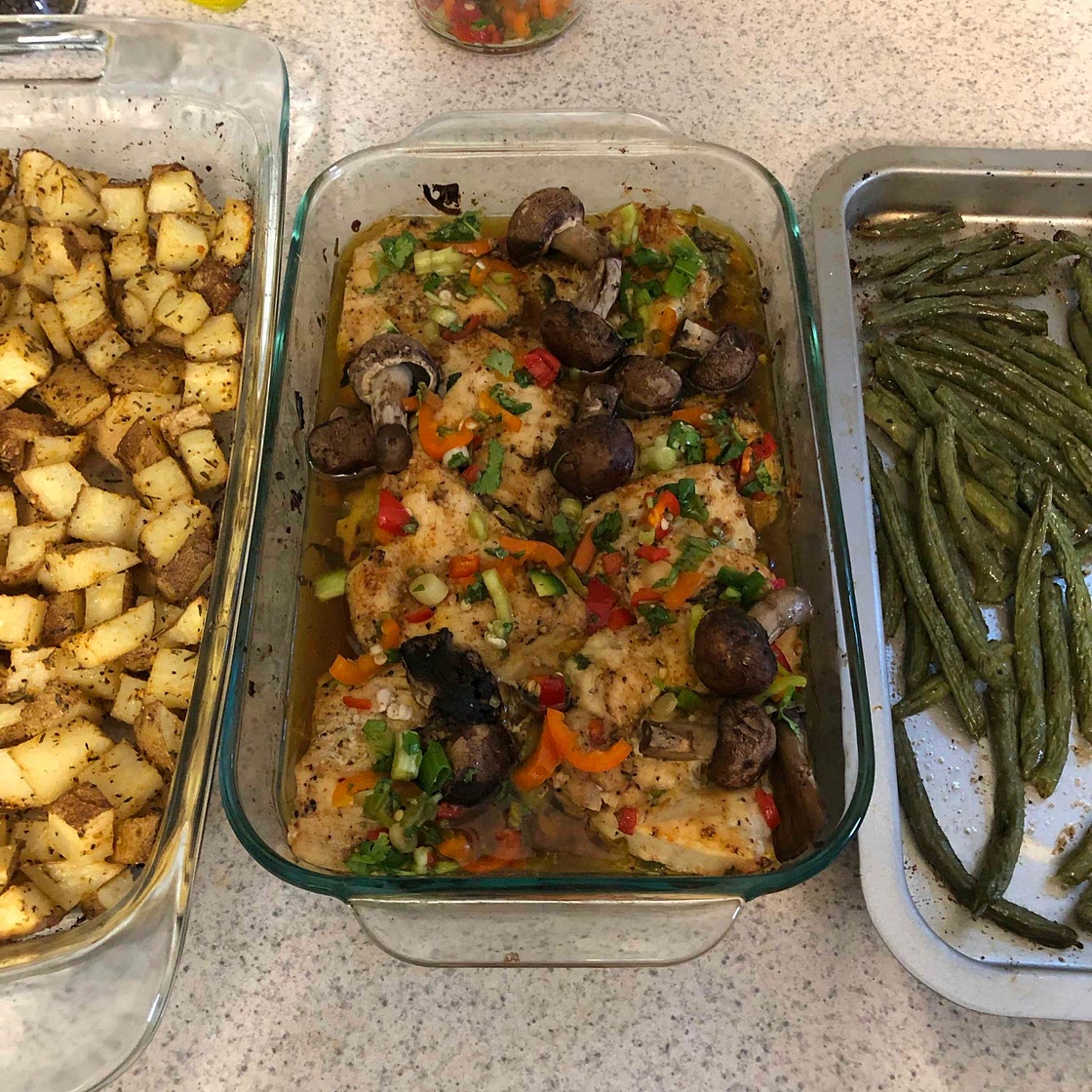 Baked chicken with bell peppers and mushrooms 