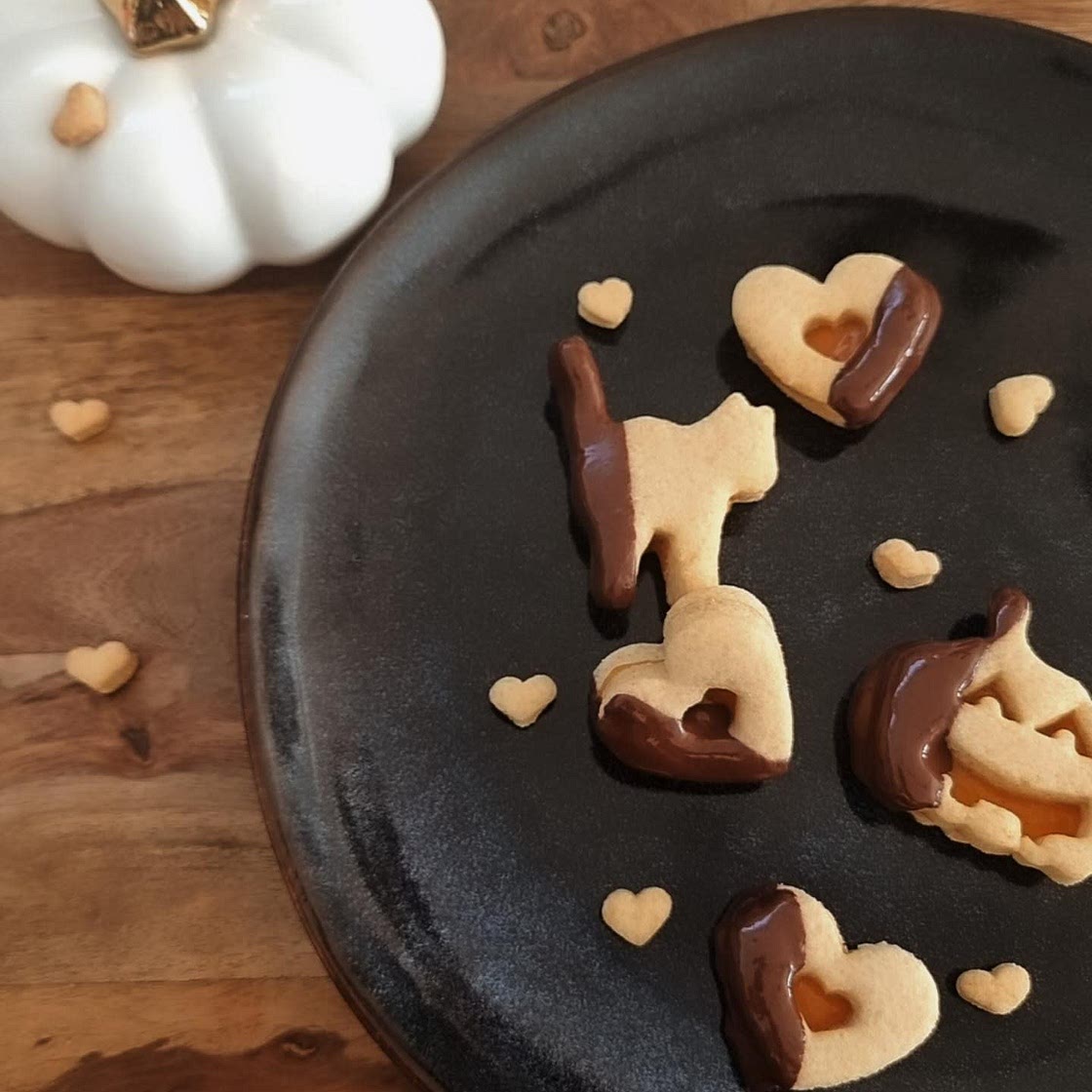 Halloween cookies with jam and chocolate 🎃
