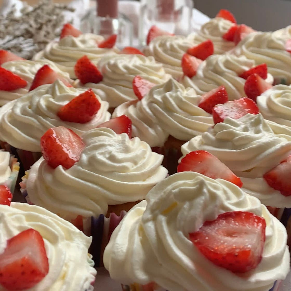 Strawberry cream cupcakes🥰