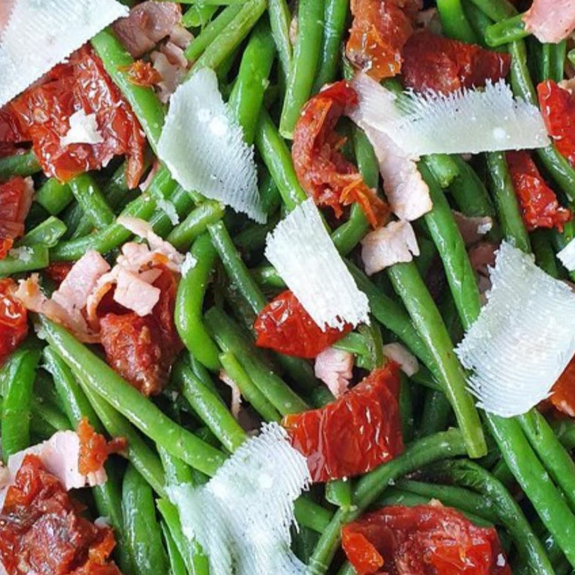 Haricots verts tomates séchées paprika