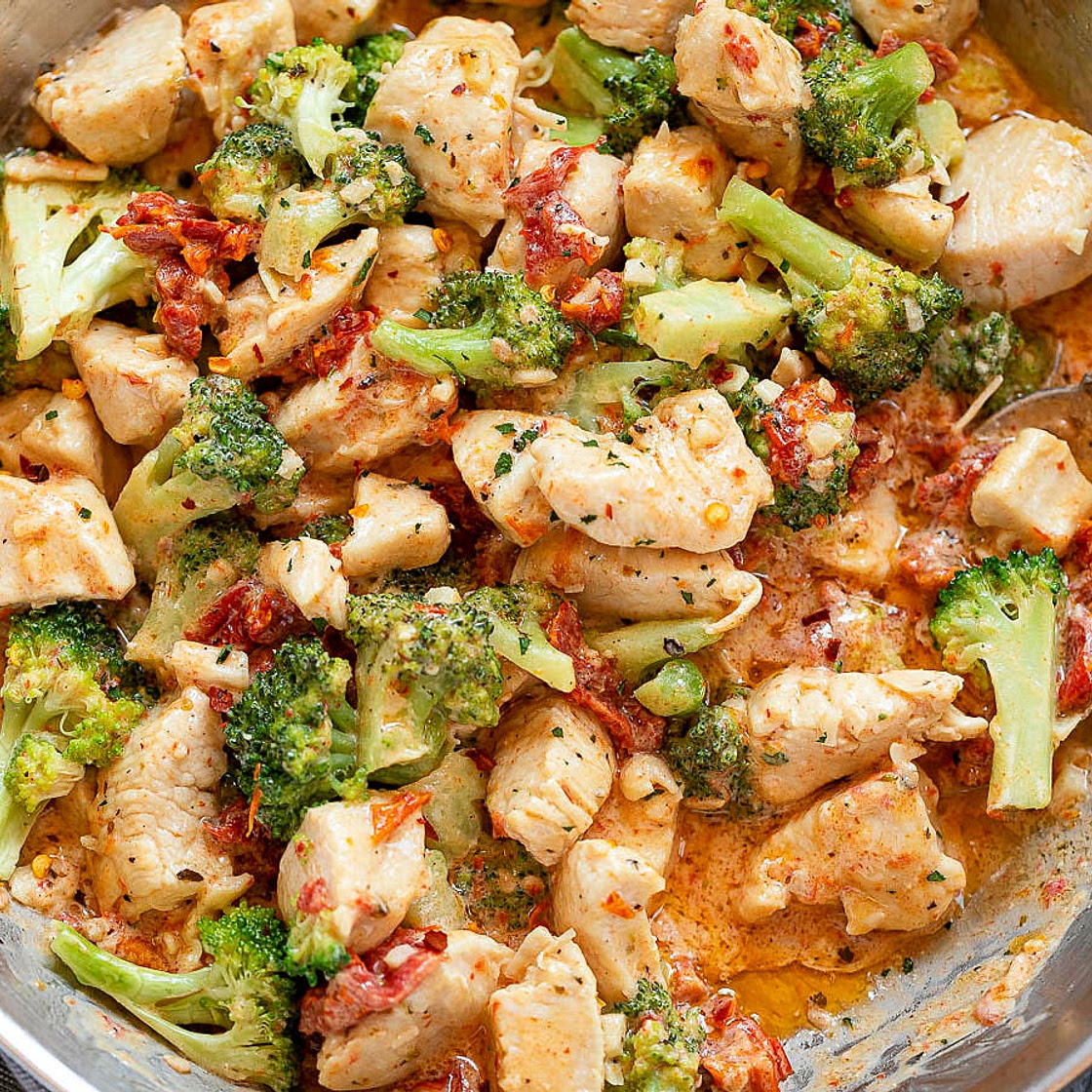 15-Minute Broccoli Chicken in Cream Cheese Sundried Tomato Sauce