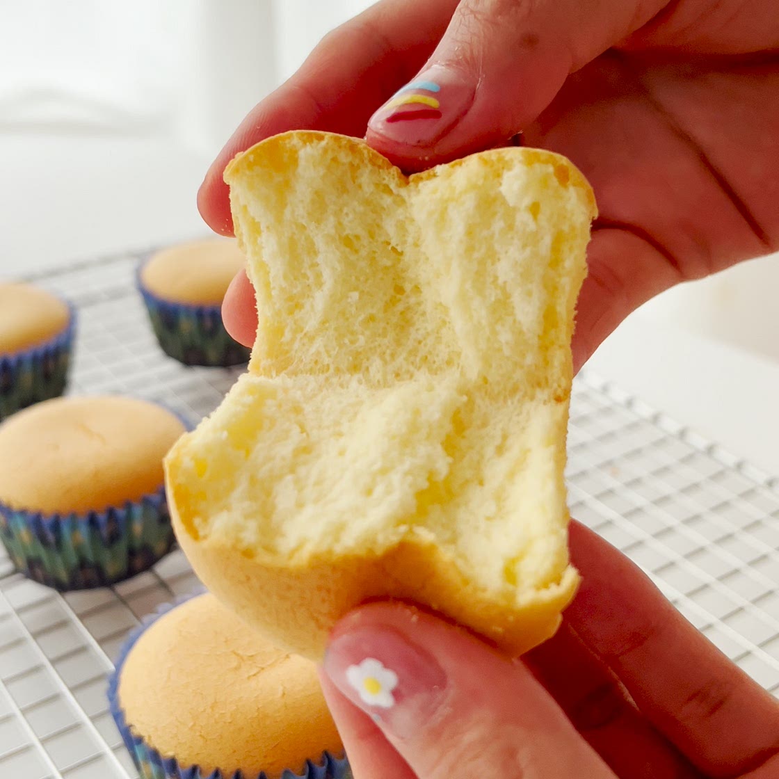 Vanilla Chiffon Cupcakes