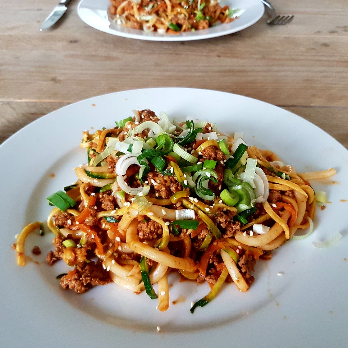 Pittige Koreaanse noodles met lamsgehakt & spirelli groenten