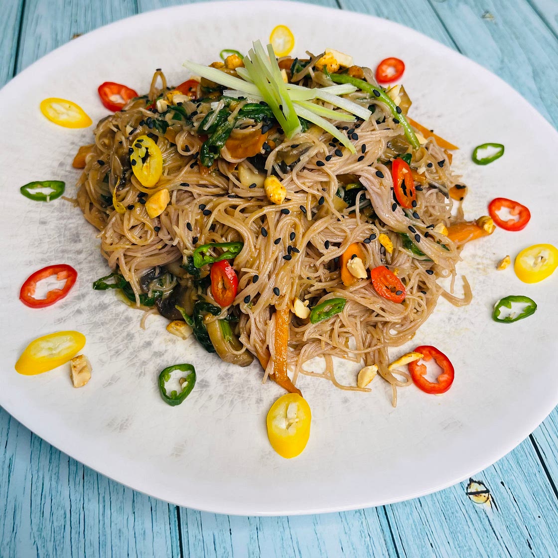 Spicy Peanut Sriracha Noodles