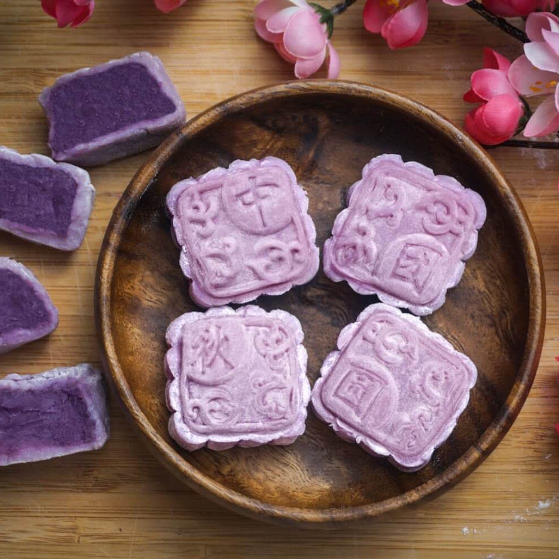 Snow Skin Mooncake 香芋紫薯冰皮月饼 (Taro & Purple Sweet Potato)