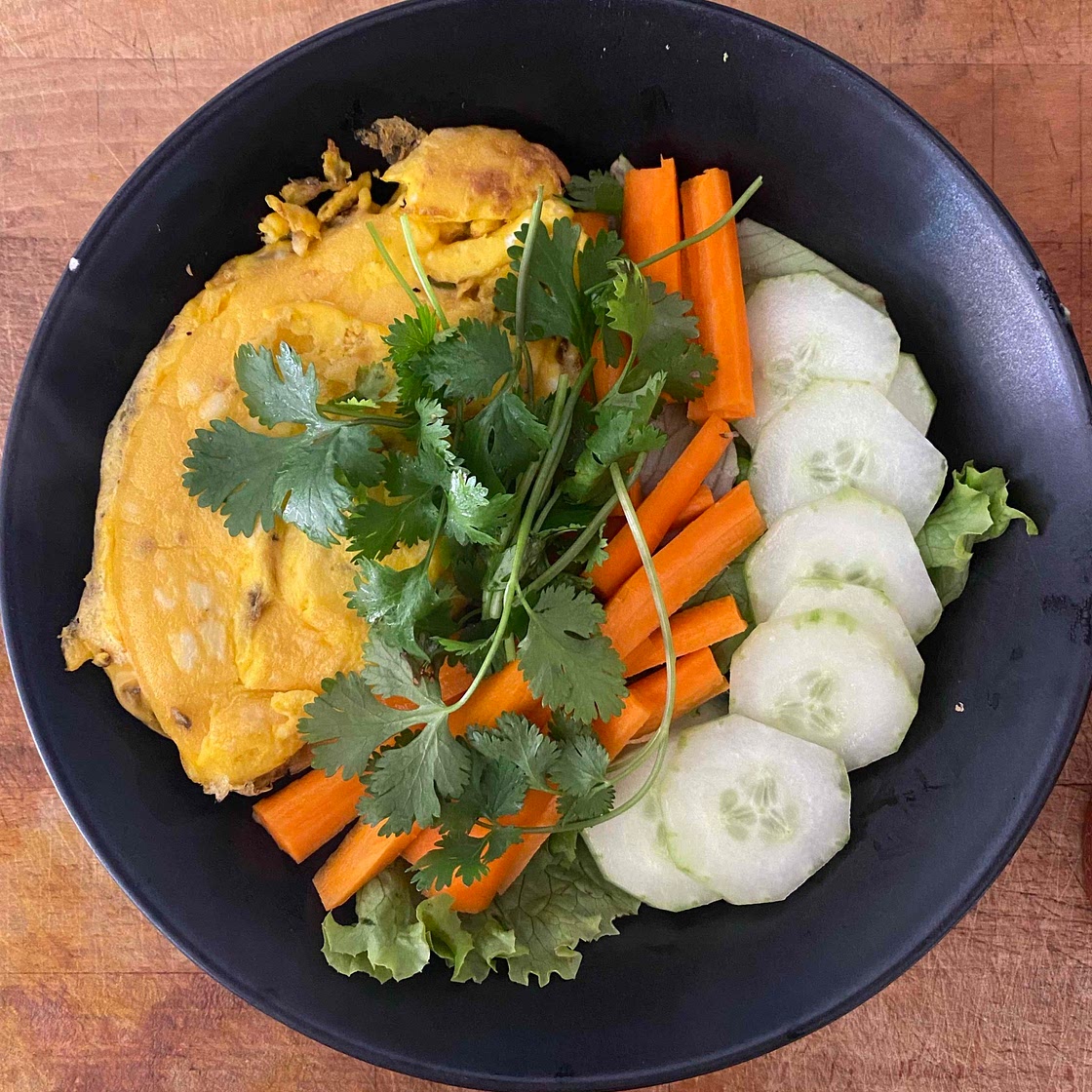 Easy omelet salad