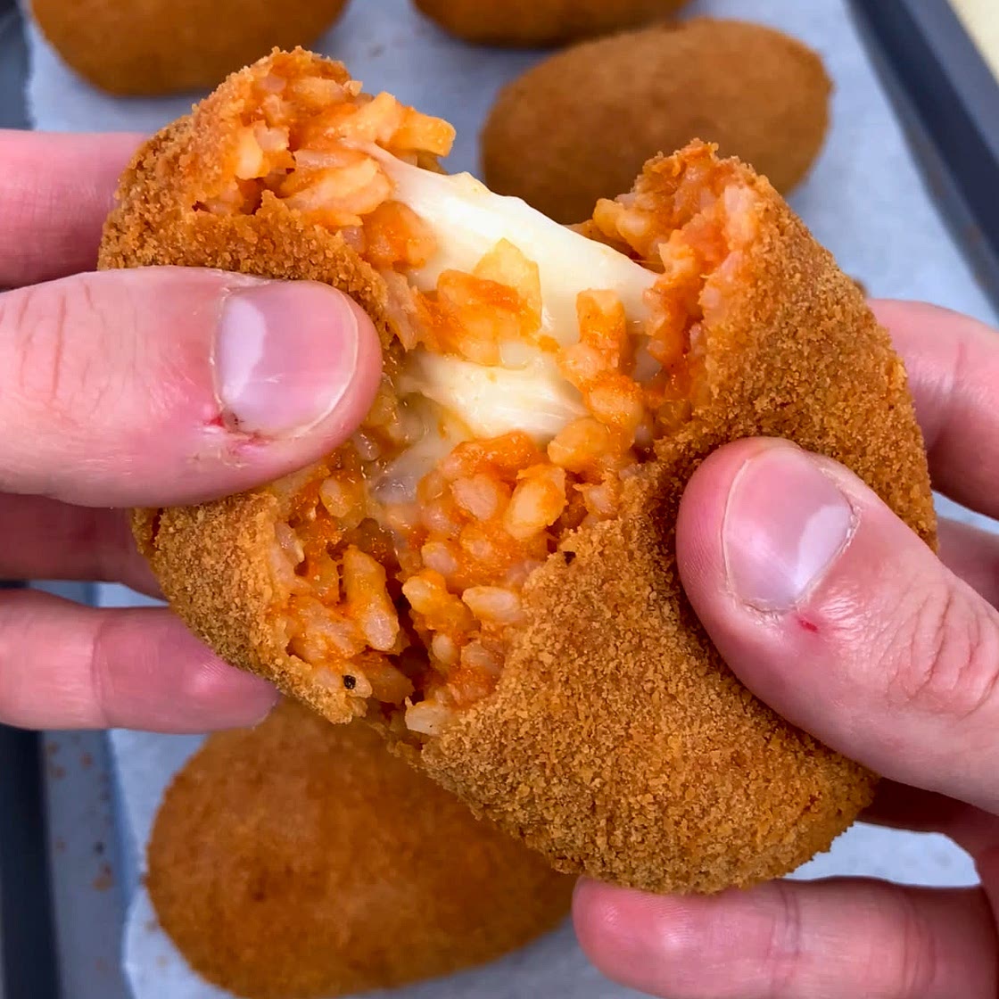 MOZZARELLA AND TOMATO SUPPLÌ
