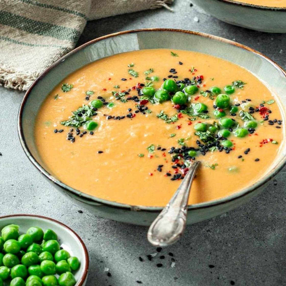 Süßkartoffelsuppe mit Kokosmilch und Banane