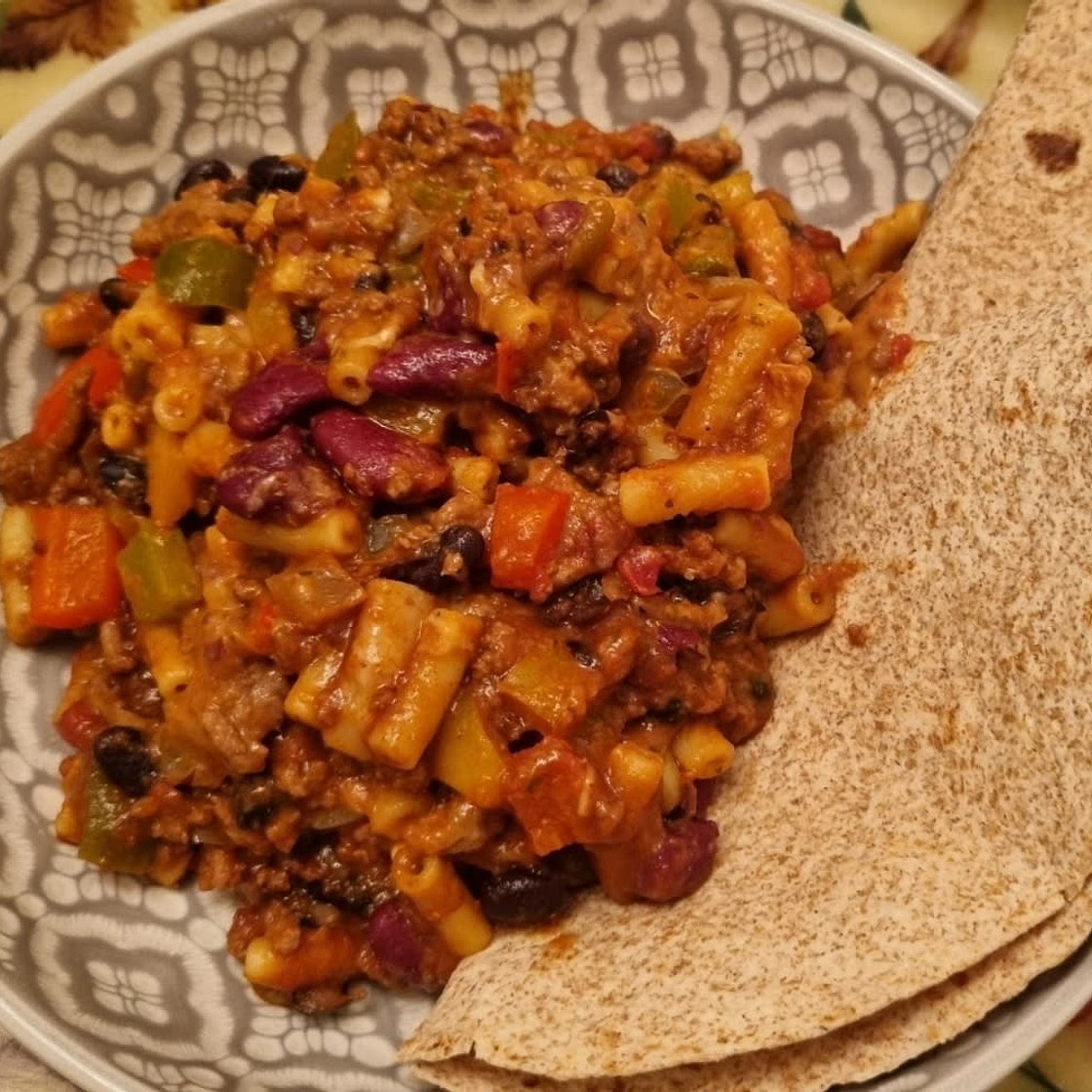 Slow Cooker Chili Mac and Cheese
